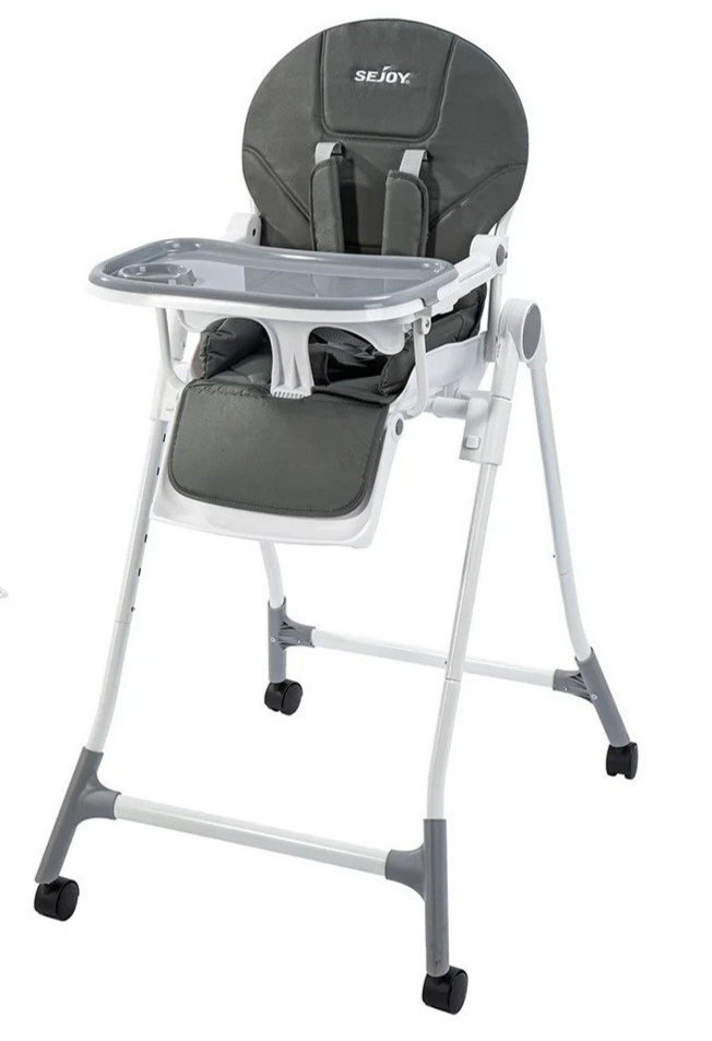 Chaise haute bébé à roulettes pour partager tous les repas en famille