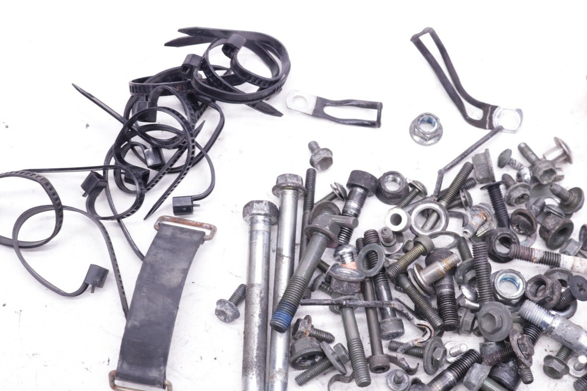 1998 SUZUKI BANDIT 1200S 1200 GSF1200 BOLTS NUTS BODY FRAME ENGINE