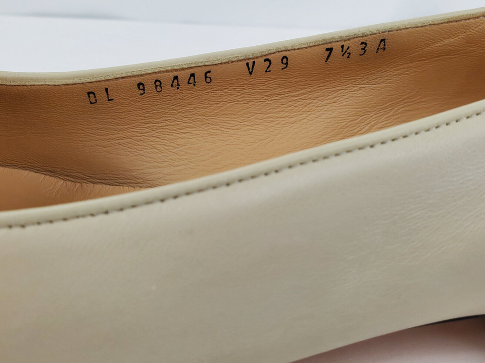 Women's Vintage Woven Off White Ferragamo Slip On Low Heeled Pumps Size 7.5aa by Salvatore Ferragamo