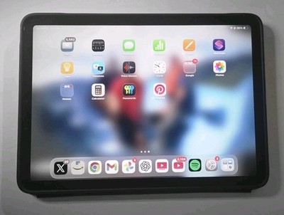 Apple iPad Air (5th Generation), 64 GB, Wi-Fi, 10.9