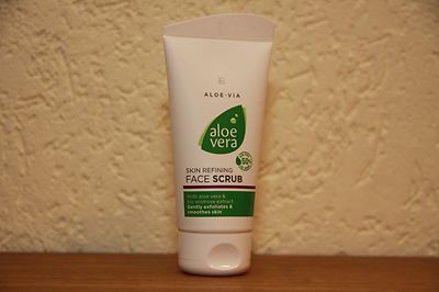 275,87 /L   LR ALOE VIA Aloe Vera Hautverfeinerndes Gesichtspeeling Face Scrub