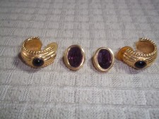 SWAROVSKI 2 paia orecchini placca oro largo huggie traforato marchio cigno SAL ametista