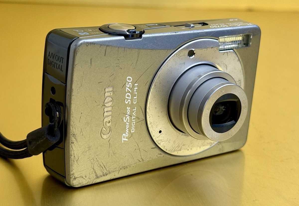 Canon PowerShot Digital ELPH SD750 / Digital IXUS 75 7.1MP Digital