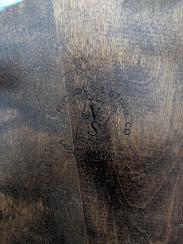 Mecedora de madera maciza Nicholas & Stone Foto 2 de 2