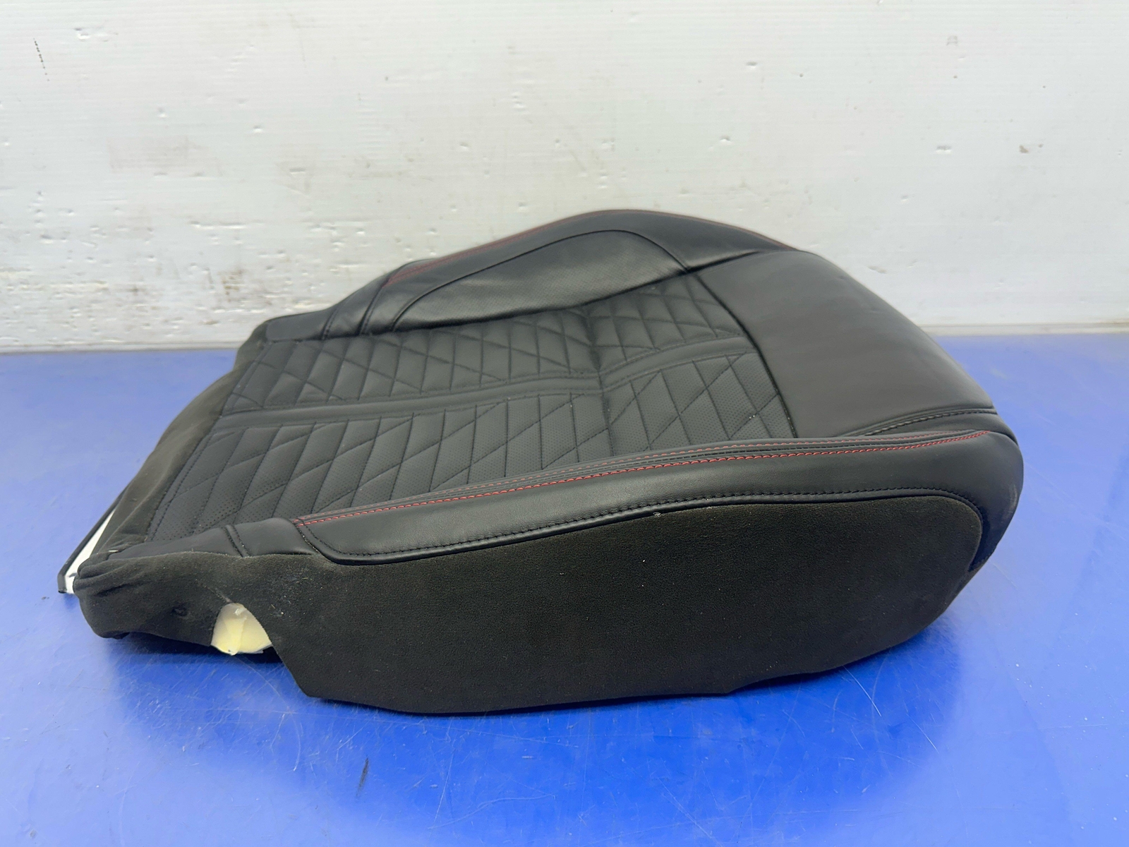 2017-2020 MASERATI LEVANTE M161 OEM FRONT LEFT LOWER SEAT CUSHION BLACK