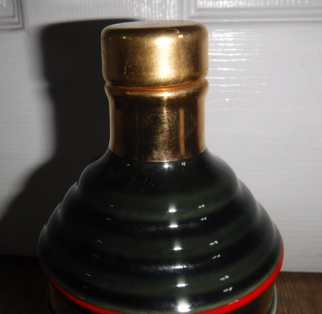 Bell's Old Scotch Whisky Christmas 1989 Wade Porcelain Bell Decanter