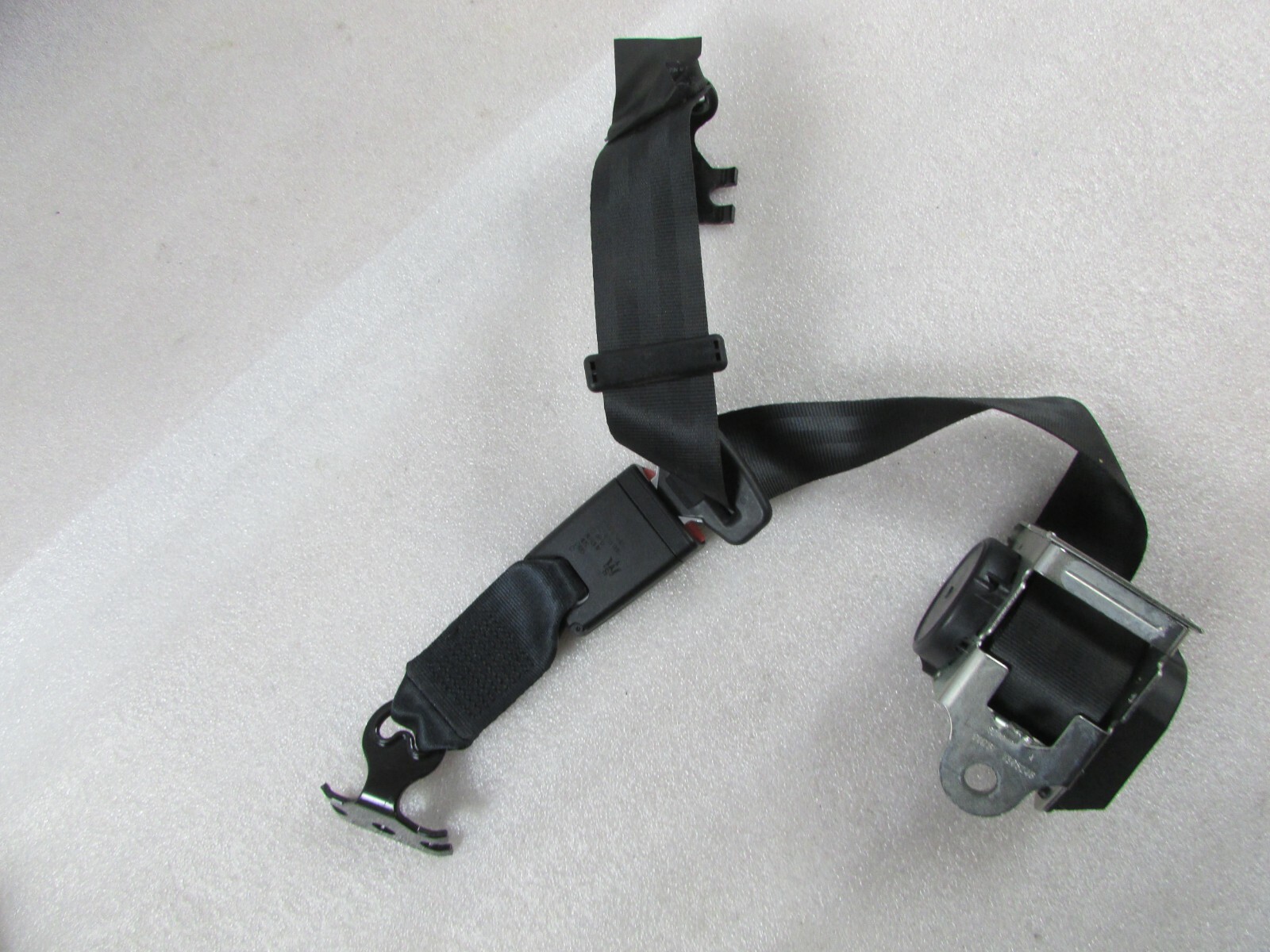 2014 Maserati Quattroporte, Rear Center Seat Belt, Used, P/N 670012510