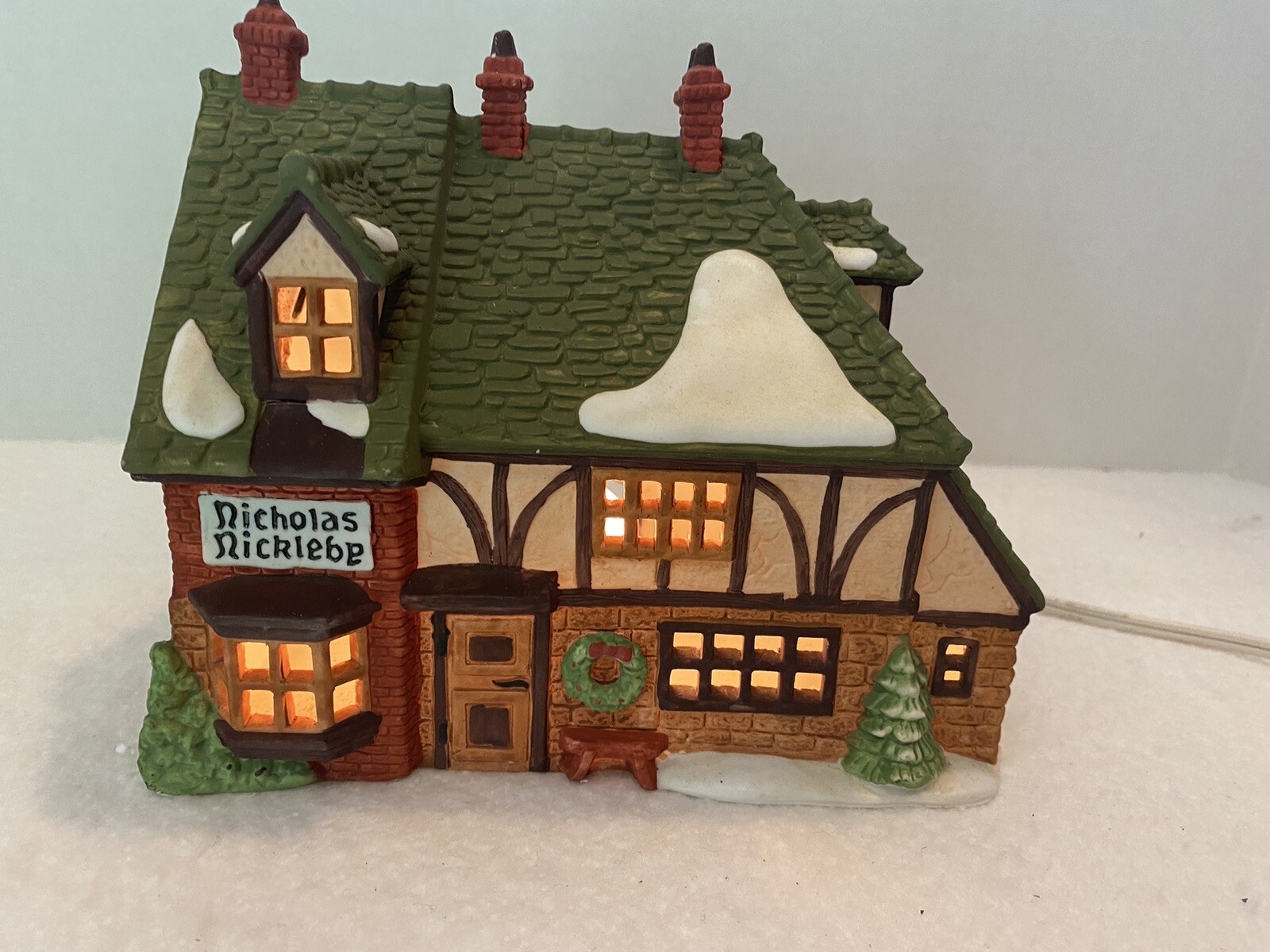 Dept 56 Nicholas Nickleby Dickens Village Cottage 5925-0 with Light and Original Box