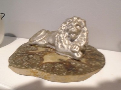 Metal Lion Wein Austria Utah Figurine Rock Base Vintage Antique 7'' across by 3''