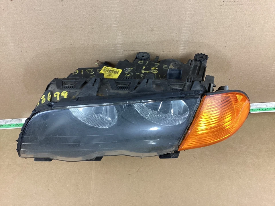 Conjunto de faros y luces marcadoras de giro izquierdo BMW 325i 2001-2004 Foto 2 de 4