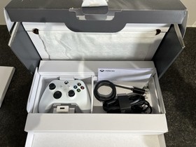 Microsoft Xbox Series X 1TB 4K White Console w/ (1) Extra Robot White Controller