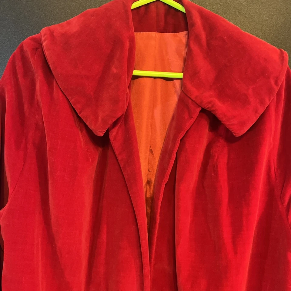 Vtg 1950s Red Crushed Velvet Long Jacket Pin Up Small/6 Wide Collar Over Coat - Image 2 of 4