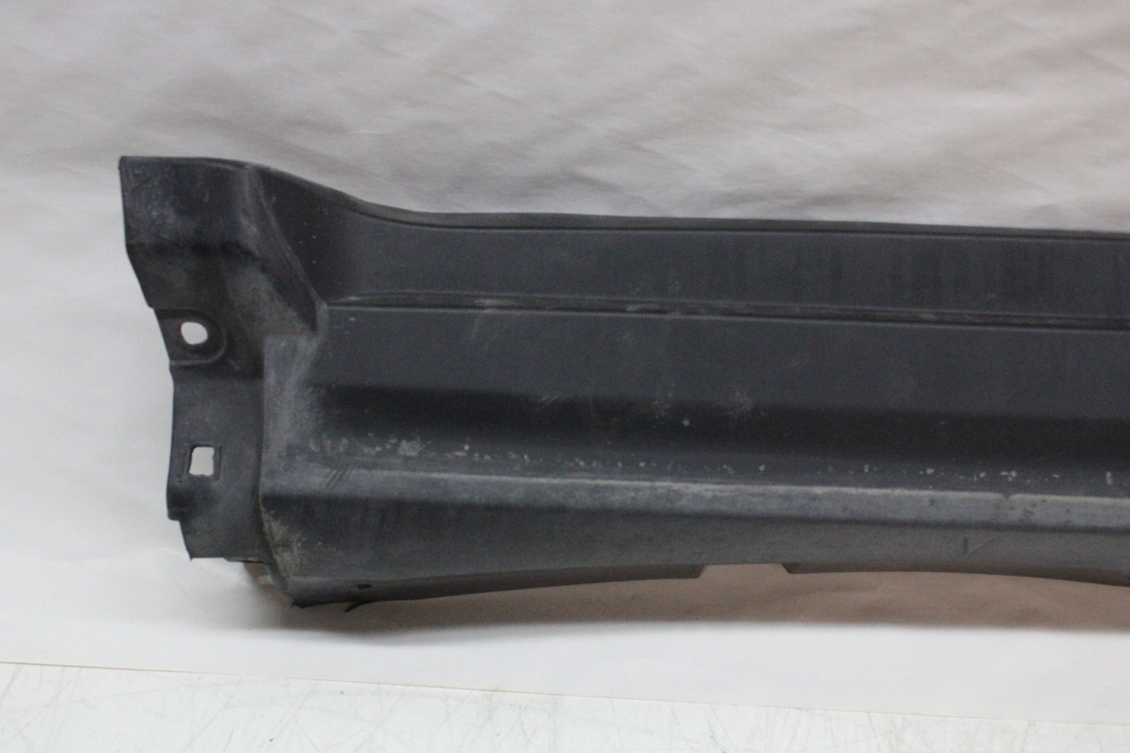 2022 MASERATI LEVANTE RIGHT SIDE SKIRT ROCKER PANEL MOLDING OEM 2017-2024