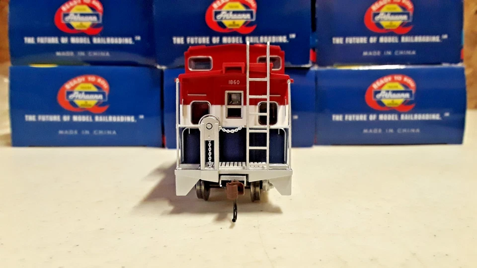 Athearn HO Scale British Columbia Railway Wide Vision Caboose 1860 NOS (AA-188 - Image 3 of 4