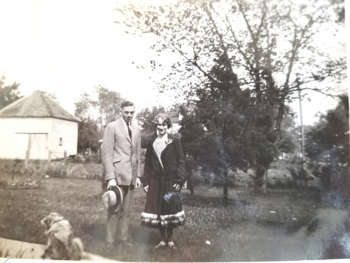 COUPLE OR FRIENDS,BUCKLEY,IL,1925.VTG 4.5" x 3.5" PHOTO*SP5 - Picture 2 of 3