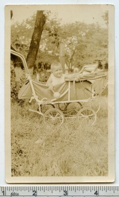 BABYL 「L FORTH」サイン P245 Original Vintage Photo BABY IN BABY CARRIAGE WITH RATTLE c