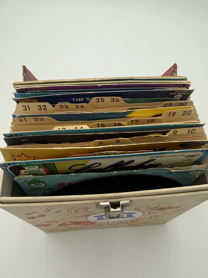 Винтажная коробка из 40 детских записей 45 об/мин с футляром и карточкой-указателем очень хорошая!! - Изображение 2 из 4