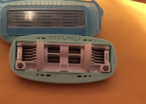 16 Schick Hydro Silk Women Razor Refill Cartridges New  - Picture 2 of 3