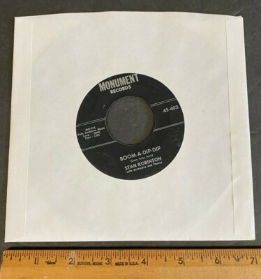 MONUMENT RECORDS STAN ROBINSON *BOOM-A-DIP-DIP* 45 RPM RECORD (MS) 102321
