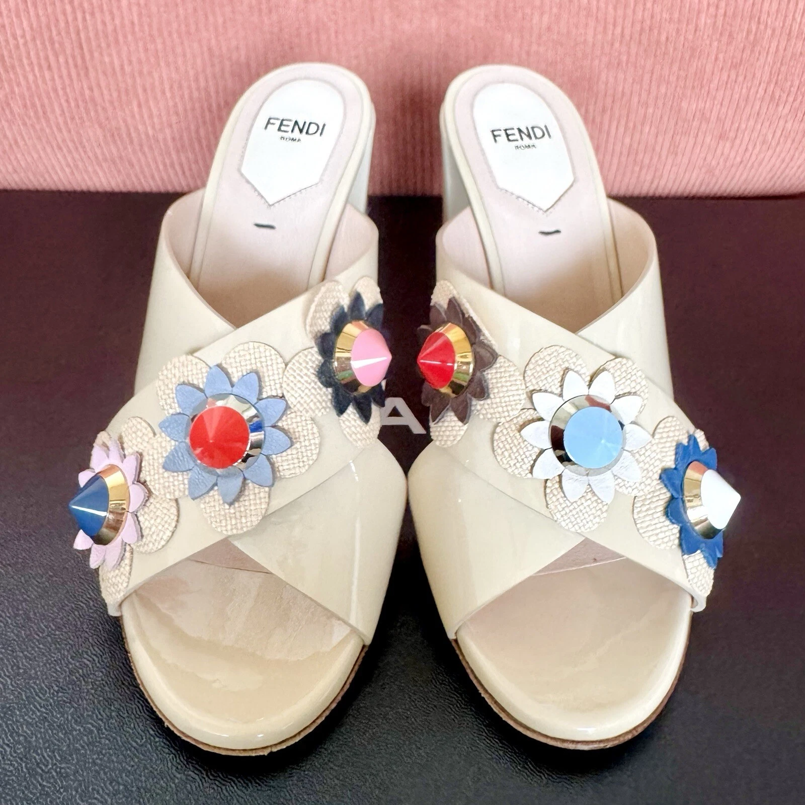 Fendi Flowerland tacchi slip on in pelle con borchie beige EU35.5 US5.5 (MSRP $900)