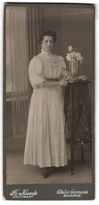 Fotografie Fr. Kienzle, Stuttgart, Breite Straße 2, Porträt einer jungen Frau n 