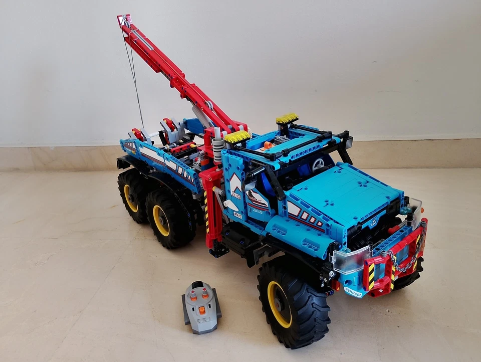 LEGO Technic 42070 6x6 All Terrain Tow Truck, foto 2 de 4