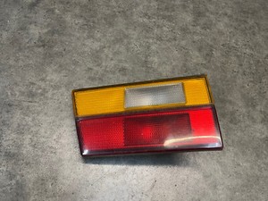 VW Passat 32B Limousine Limo Rücklicht Rückleuchte Links Heckklappe #20697