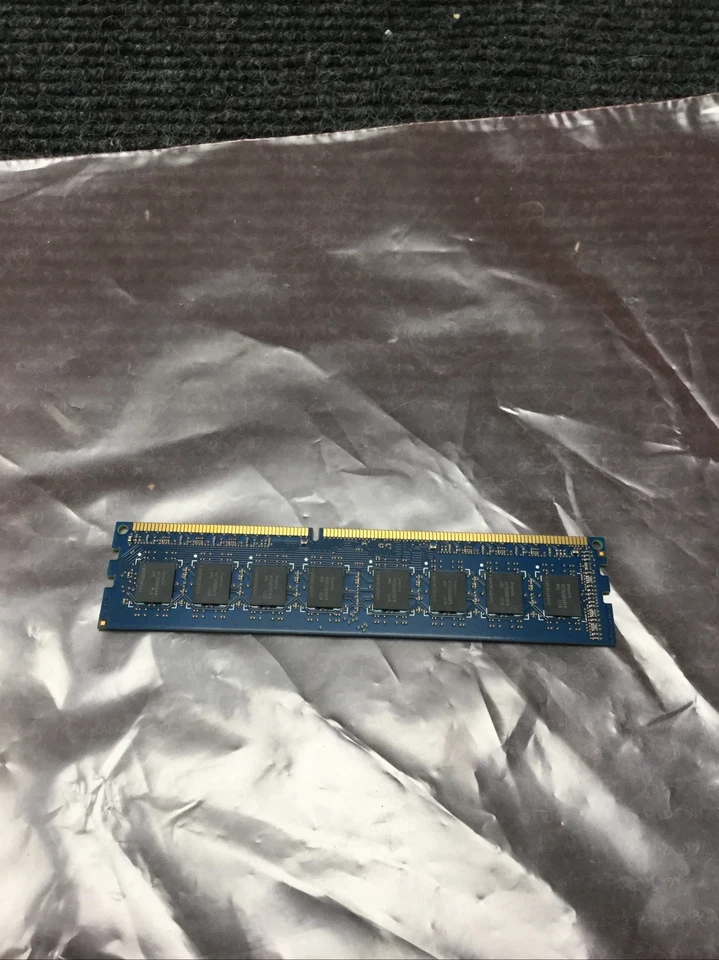 Hynix 4GB PC3-10600U DDR3-13333 Desktop Memory RAM HMT351U6BFR8C-H9 - Image 2 of 4