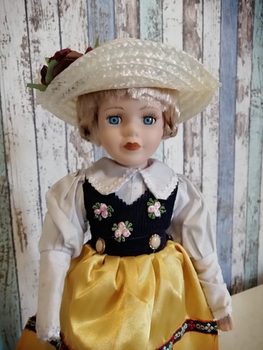 Muñeca decorativa con soporte, aprox. 42cm - Imagen 2 de 4