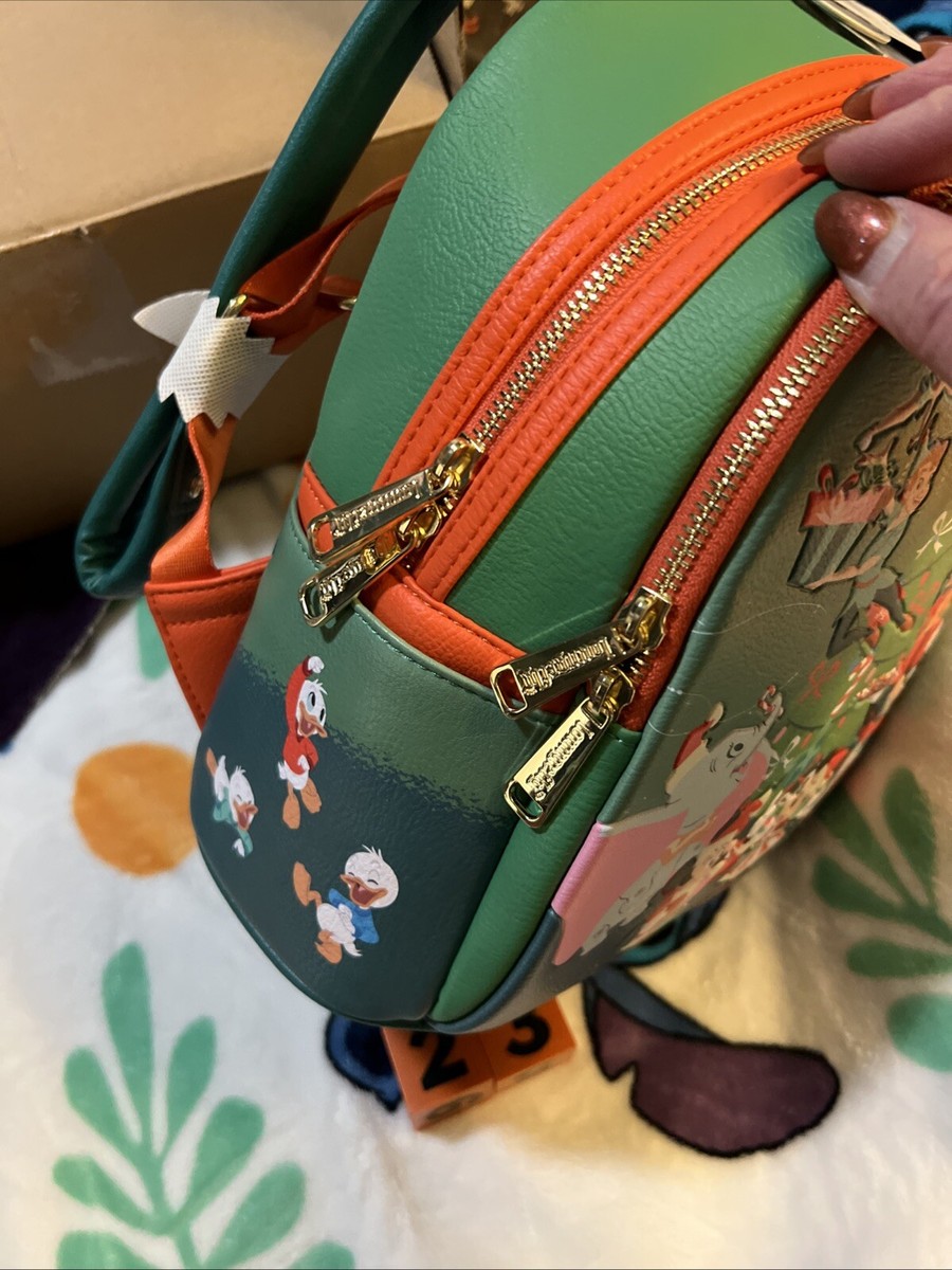 Loungefly サンタミッキー　リュック Amazon.com | Loungefly Disney Light Up Mickey Mouse Reindeer