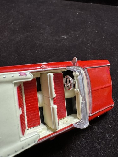 1959 Cadillac Series 62 (Red) 1:43 Scale Die-Cast Model - Picture 4 of 10