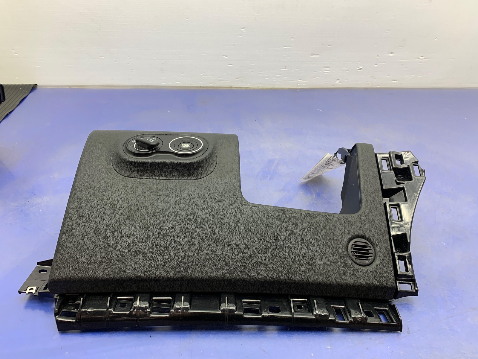 2017-2020 MASERATI LEVANTE M161 LEFT FRONT LOWER DASHBOARD *WEAR* 670049172