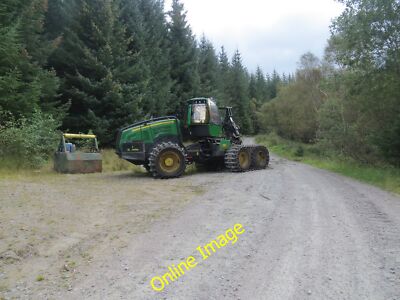 Foto 12x8 Baumfällmaschine auf einer Forststraße in Glen Duror Achadh Nan c2014