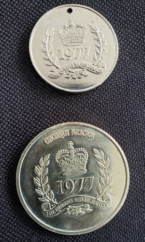 Queen Elizabeth 11 Silver Jubilee Commemoration Medals 1977