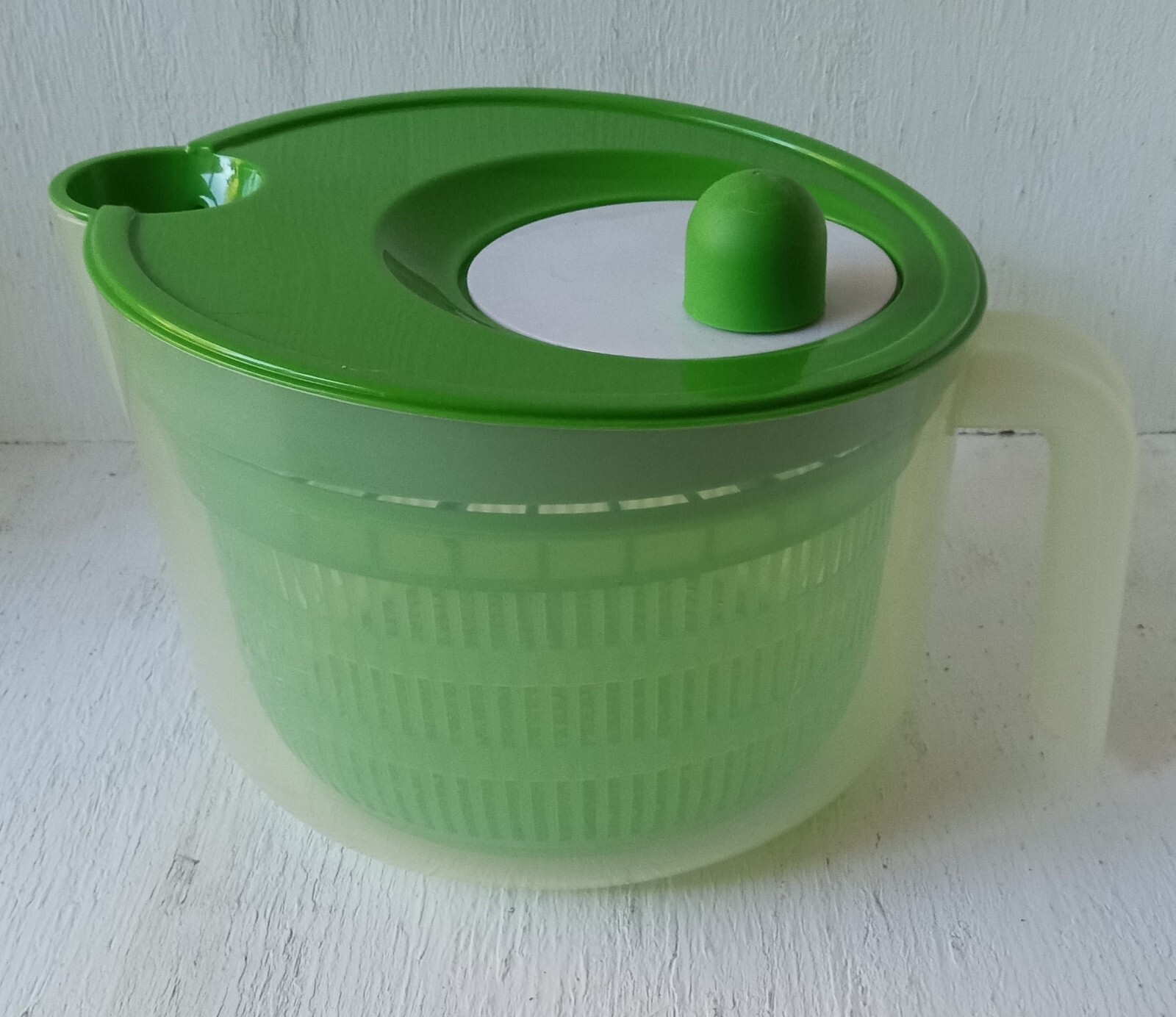 Salad Spinner. Green. 9