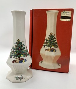 VINTAGE-CHRISTMASTIME-BUD-VASE-ORIGINAL-BOX-NIKKO-MADE-IN-JAPAN