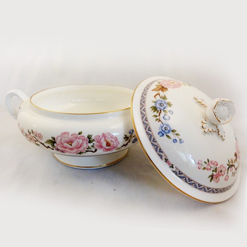 MIKADO by Royal Worcester Covered Vegetable Bowl New Never Used CHIP ON BASE - Picture 2 of 4