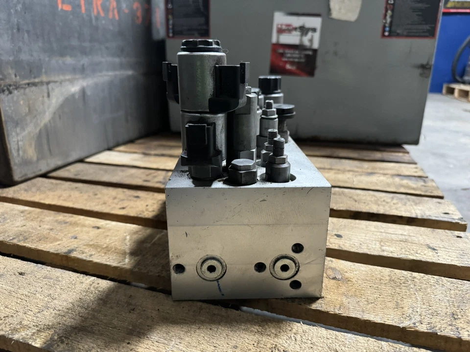 CARRETILLA ELEVADORA JUNGHEINRICH VÁLVULA HIDRÁULICA DE 3 CARRETES 97L7211022 (LEER DESCRIPCIÓN) Foto 4 de 4