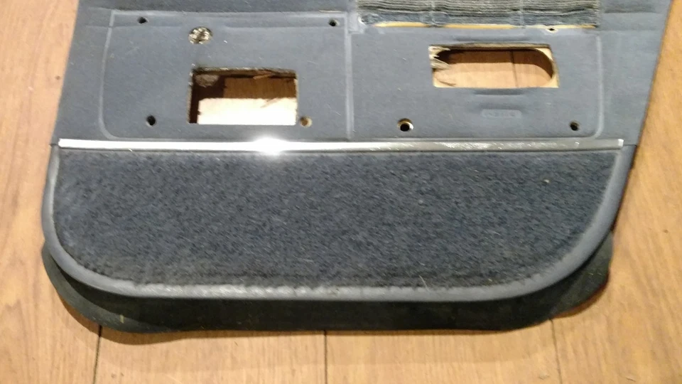 Chrysler LeBaron 1989 panel interior izquierdo alfombrado azul Foto 3 de 4