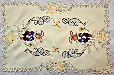 VINTAGE AUTHENTIC EASTER RABBIT CUT EMBROIDERY CREME BROWN GREEN COASTER DOILY