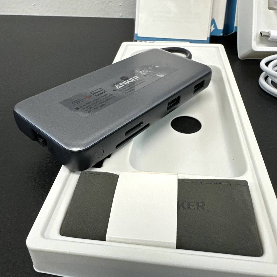 Anker Power 8-in-1 USB-C PD 10Gbps Media Hub Series 5 W USB-C Block & Cable Lot - Image 3 of 4