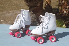 CHICAGO SKATES - QUAD SKATES - SIZE 6 LADIES - LEATHER - REAL NICE