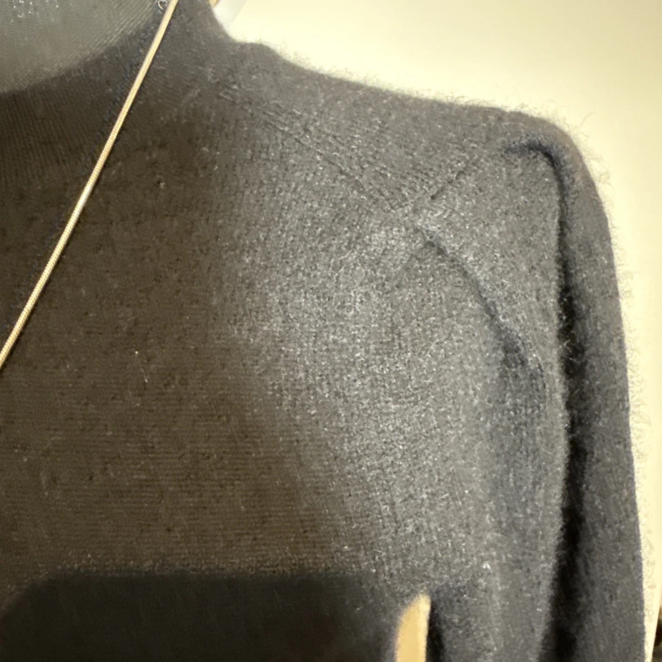 C by Bloomingdale's Women's Cashmere Sweater Size M, Pullover Long Sleeve Black - Image 4 of 4