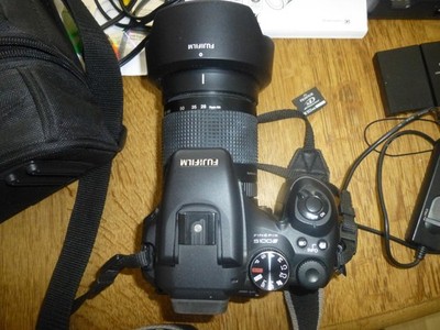 FujiFilm Finepix S 100 FS Bridgekamera 28- 400 mm Zoom