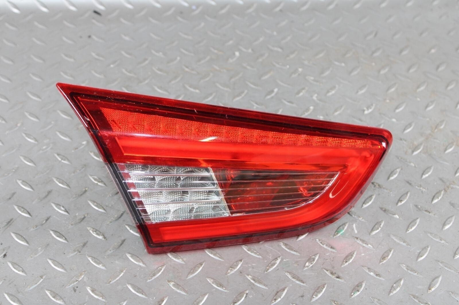 14-19 Ghibli Decklid Mounted Driver Side Left Taillight Tail Light Lamp Lens OEM