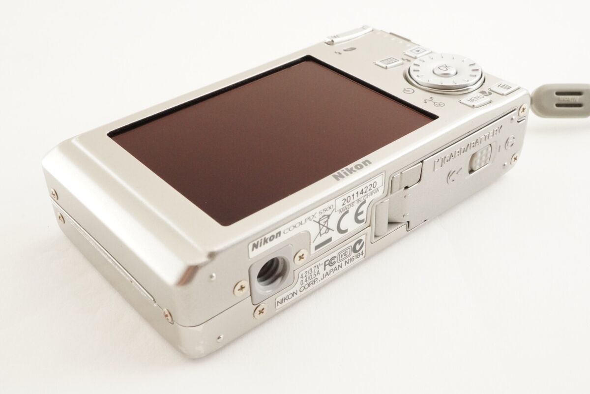 Nikon COOLPIX S500 Silver With 2GB SDHC Card Digital Camera Nikon COOLPIX S500 Silver With 2GB SDHC Card Digital Camera
