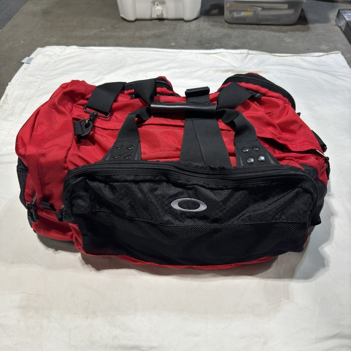 Oakley Icon 2.0 Duffle Bag Red Black Tactical Software Oakley Icon 2.0 Duffle Bag Red Black Tactical Software