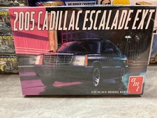 AMT 1/25 scale 2005 Cadillac Escalade EXT model car kit