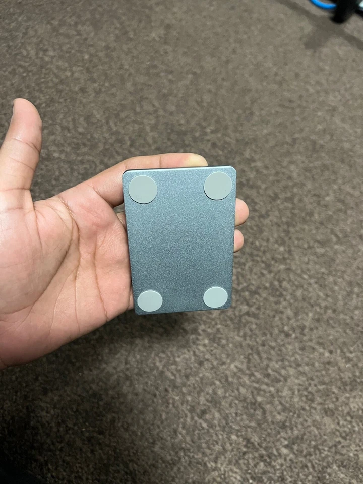 Soporte de escritorio magnético ajustable de metal para iPhones Foto 4 de 4