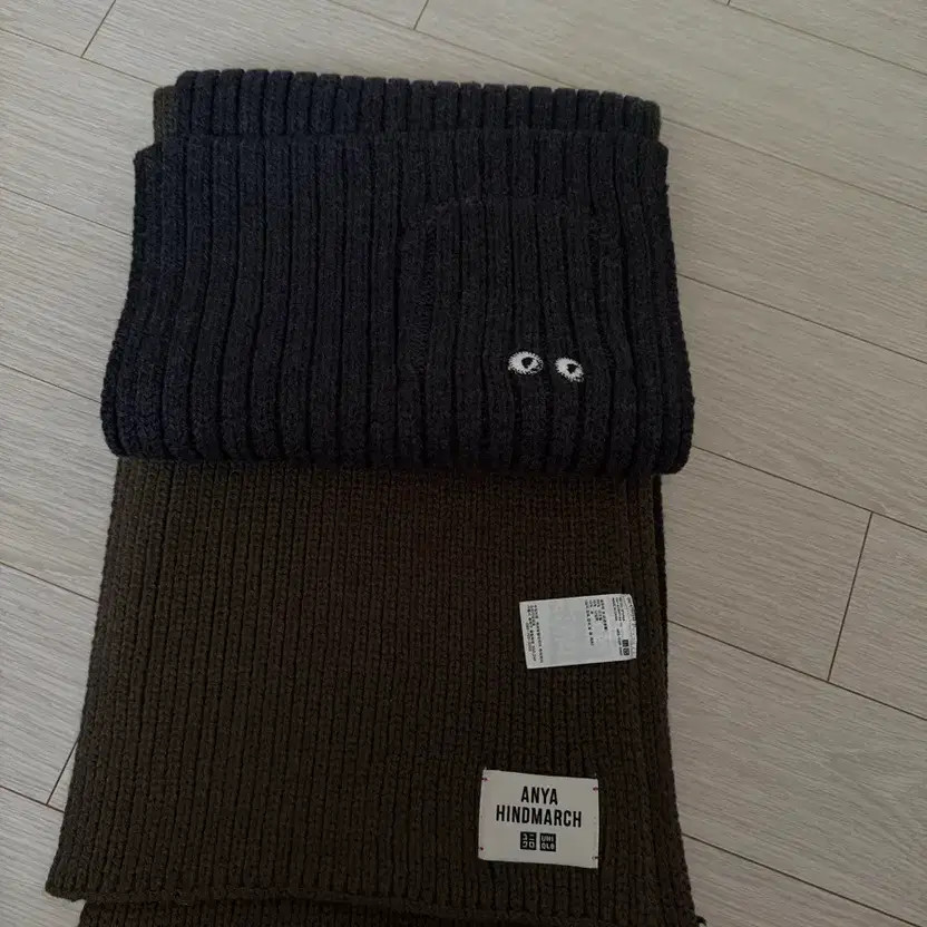 Uniqlo Anya Hindmarch Collaboration Scarf Charcoal Khaki thumbnail 3